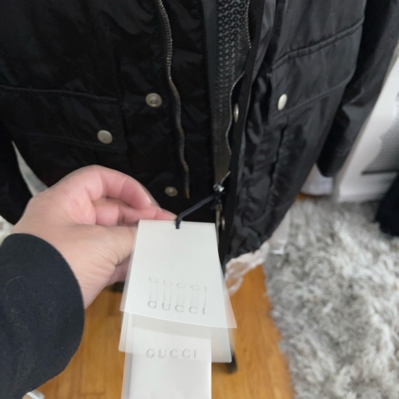 Gucci 100% Authentic ***Rare coat**** will not find .. Gorgeous black coat. - Picture 8 of 8